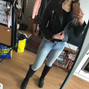  - Skinnjacka moto från chiquelle. Använd endast 1 gång.