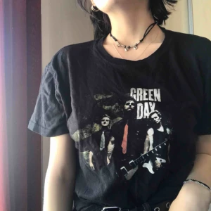  - Green Day tshirt. Märkt strl M men mer som en S. Frakt ingår i priset✨