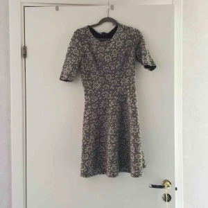  - Helt underbar klänning från NewLook som inte används längre 🌻 Rock the summer night with this bad girl 🖤