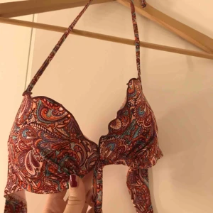  - Fin bikiniöverdel med lite push-up