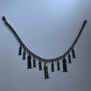  - Säljer detta sjukt snygga halsband gjort i Rostfritt stål. 