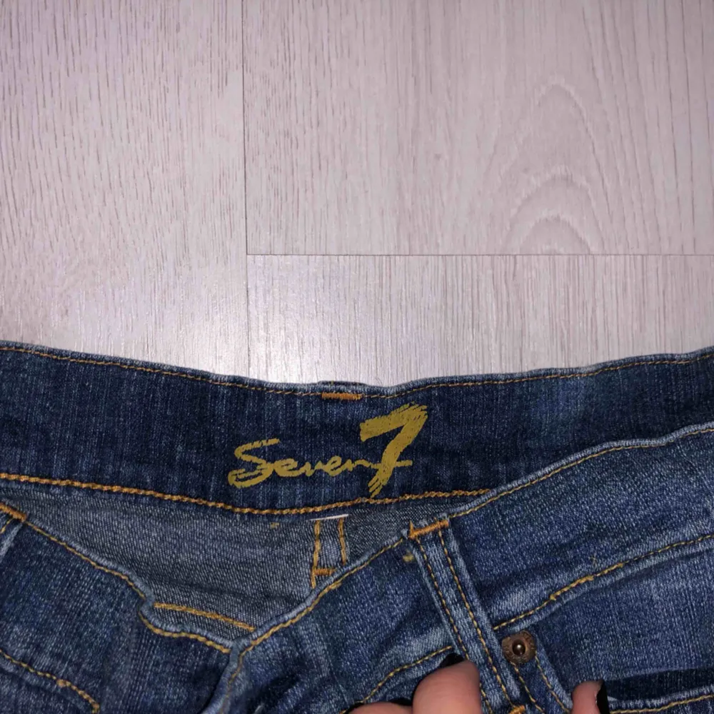 Osäker på storlek men tror det är S Bootcut jeans + frakt. Jeans & Byxor.
