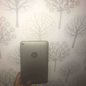 - HP touch pad. Trasig men går att fixa. Trasig skärm och går ej att starta. Denna går att fixa. 