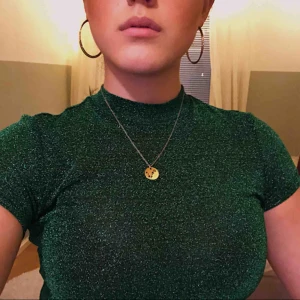  - jätte fin glittrig fest topp från monki aldrig använd