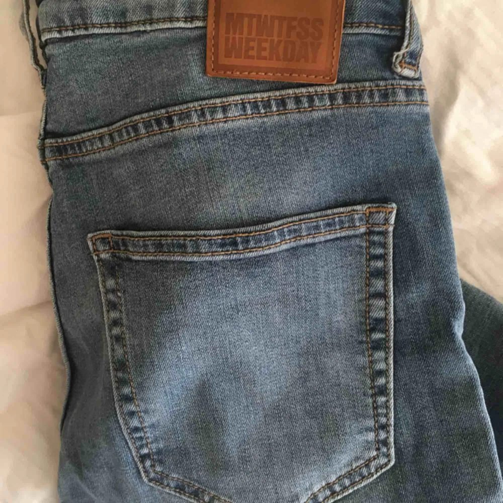 Weekday jeans, endast använda ett fåtal gånger! . Jeans & Byxor.