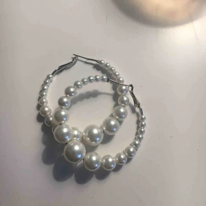  - Pärlringar, aldrig använda. Frakt ingår i priset(18kr)