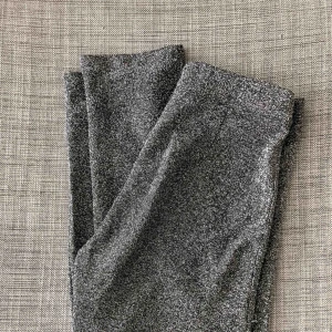  - Silverglittriga leggings byxor från H&M. Använda ett par gånger! 