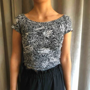  - Topp från hm, använd ca 2 gå gånger. Köparen står för frakten!