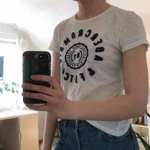  - Tröja med tryck! Från Abercrombie&Fitch. Riktigt skön. Kostar 90kr (fri frakt!!)💖
