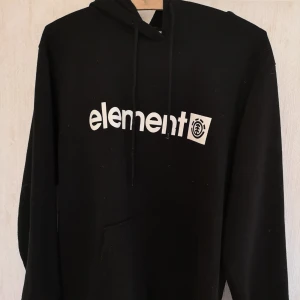  - Inte äkta, endel noppror men har en sån maskin så kan försöka ta bort så mycket som möjligt.  Uppskatta storlek L Mått: längd69 arm56 bredd52 63kr spårbar frakt ingår i priset