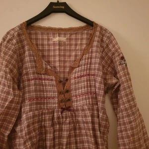  - Fin tröja från Odd Molly i storlek 2. 