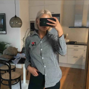  - Comme Des Garçons Play skjorta 