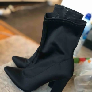  - Aldrig använda! Säljer pga ovan med hög klack! 