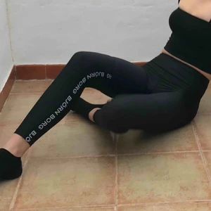  - Endast använda på denna bild. Träningstights. Köparen står för frakt🌸🌸