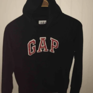  - Gap hoodie Köparen står för frakt