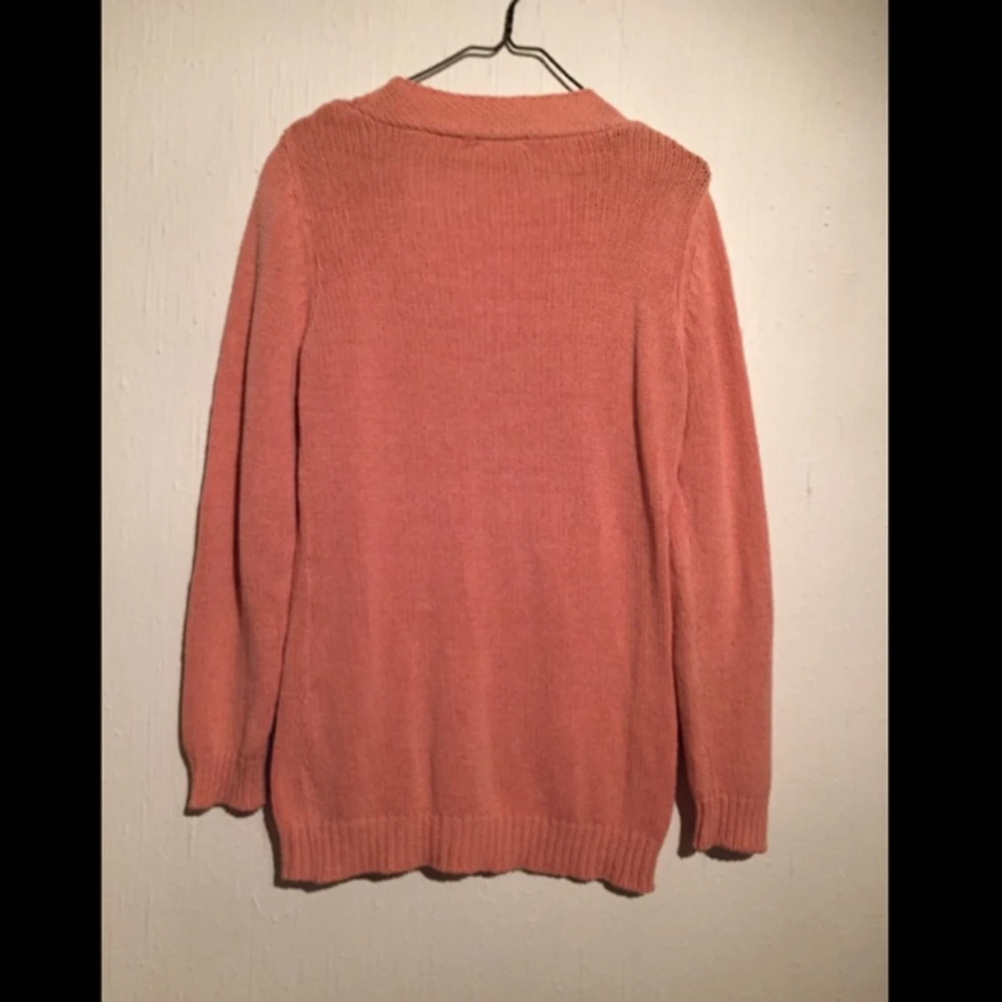 V-ringad stickad tröja från Carol - 1420569333