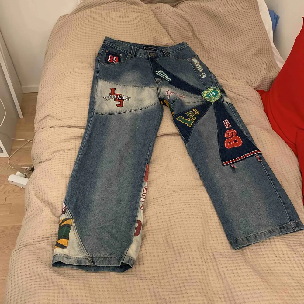 Coola jeans från Eurgiulio. Fint skick, storlek 36 men funkar bra med skärp. Ganska baggy. Jeans & Byxor.