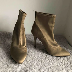  - klackar! använda 1 kväll inomhus. i toppskick