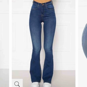  - Säljer dessa skit snygga byxorna från Nelly som inte ens är öppnade ifrån paketet. Köpte fel storlek så därför jag säljer dem.  Skit snygg och skulle varit favoriterna vid rätt storlek! 😍😍