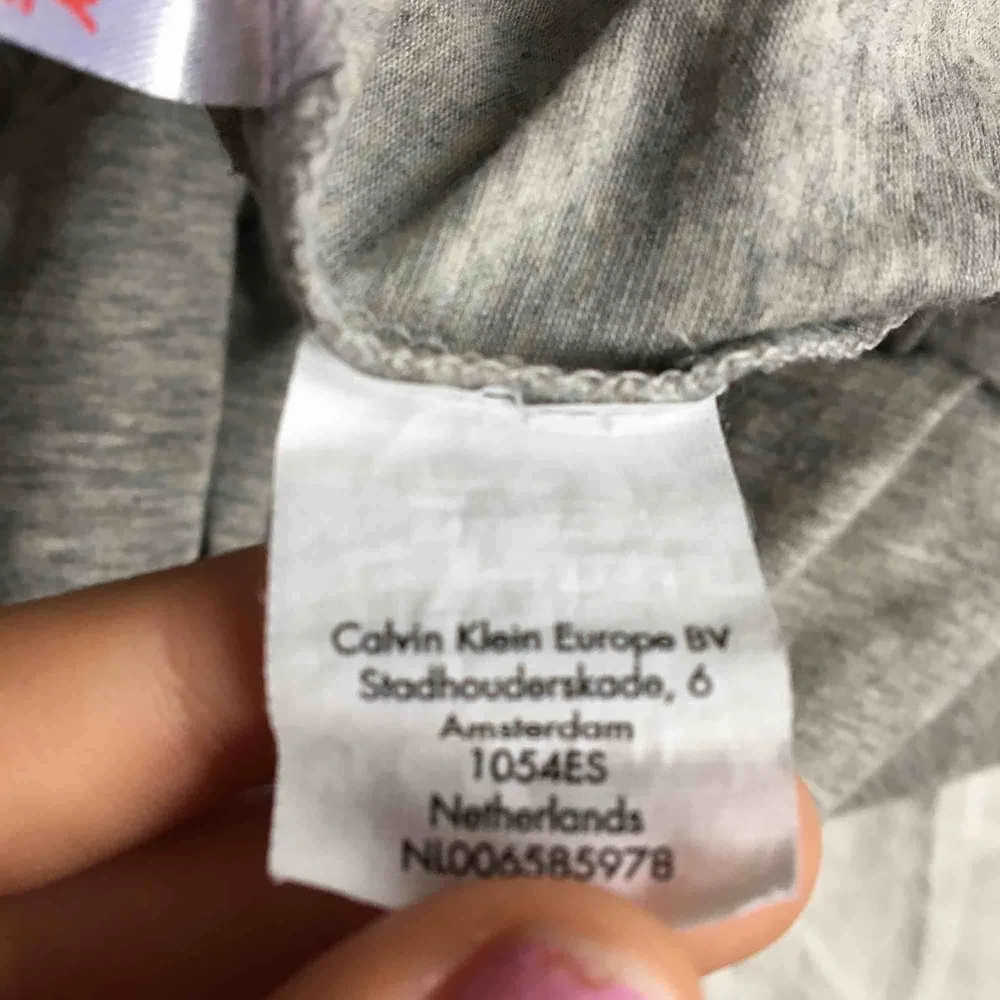Mjuka tajts från Calvin Klein ! Köparen står för frakt . Jeans & Byxor.