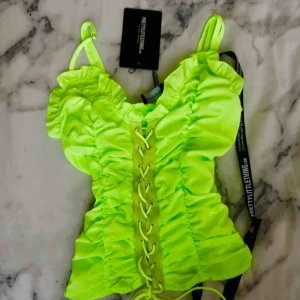  - Helt oanvänd topp! Med tags! Från prettylittlething