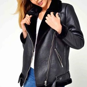  - Svart bikerjacka från Only. Jättefint skick! 