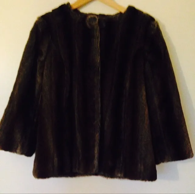 Fake fur jacket 
Brand new. Only wear once 
Brand: penny black 
Satin lining 
Loose cut 
Invisible buttons 
Very nice
❤️. Klänningar.