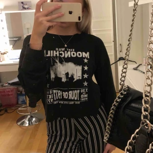  - Jättefin tröja ifrån ginatricot. Inte använd så många gånger så den är fortfarande i fint skick. Köpare står för frakt.