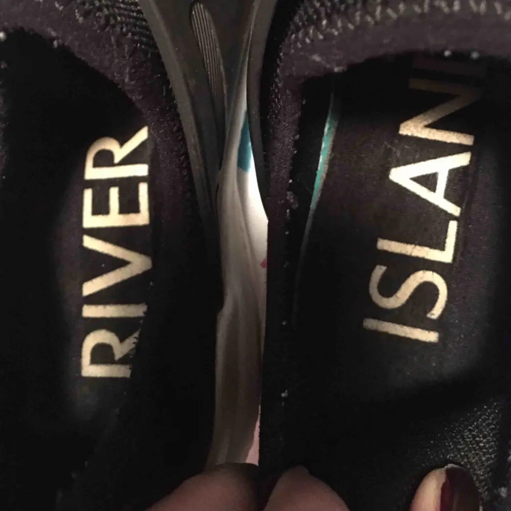 River Island sneakers använd 2,3 gånger .. Skor.