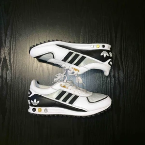  - Använda endast 1 gång då dom är lite för små för mig. Ganska små i storleken skulle snarare säga 43 istället för 44.  Skick: 9-10 / 10. Ord pris 1299kr.