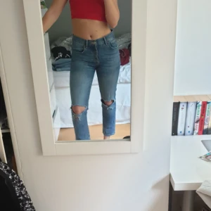  - Säljer mina favoritjeans från gina pga de har blivit försmå.  Nypris 500 kr Kan mötas upp i Karlskrona, annars står köpare för frakt💓