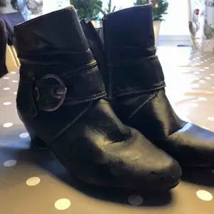 svarta skor från Claudia chizzani! Skickas ej, köpta för 399kr säljer för 100kr