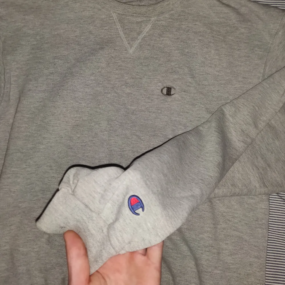 Vintage Champion SWEATSHIRT hyfsat bra cond! Köparen står för frakt eller mötas i Norrköping. 🥰. Tröjor & Koftor.