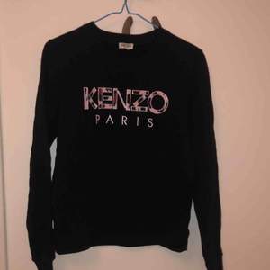 Super snygg och bekväm Kenzo Paris tröja. Använd Max 10 ggr!