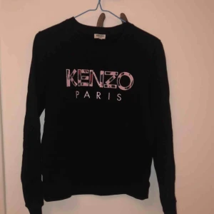  - Super snygg och bekväm Kenzo Paris tröja. Använd Max 10 ggr!