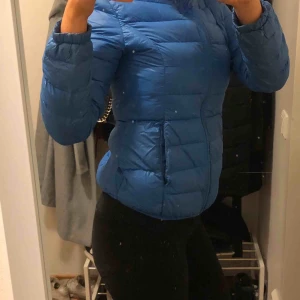  - Jacka i fint skick! Strl 34 men passar även 36