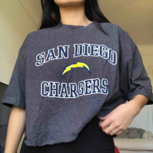  - croppad tshirt. Som ny! Köpt second hand.