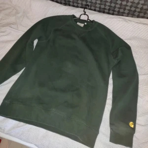  - Carharrt WiP SWEATSHIRT large använd 1 gång för stor för mig  Mötas upp i Norrköping eller köparen står för frakten 