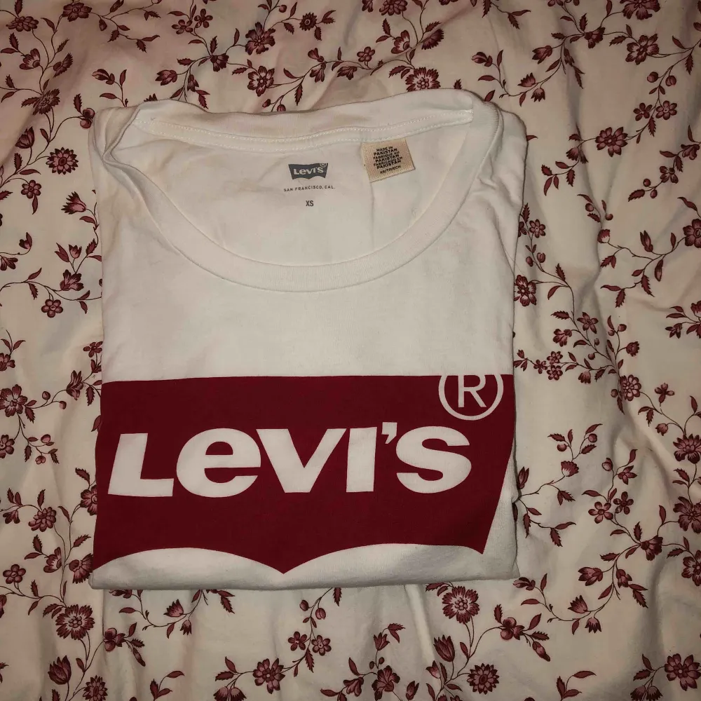 Levi’s t-shirt i mycket bra skick. Storlek ca men passar enkelt s också. . T-shirts.