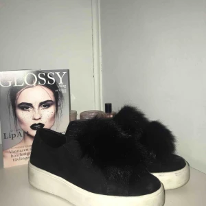  - Använda max 5ggr, rengörs innan de säljs. Strl 38 men små i storleken så mer som 37. 