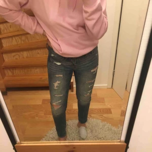  - Snygga slitna jeans från Abercrombie & Fitch
