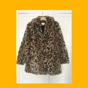  - Leopardkappa från h&m. Nypris 999kr, endast använd två gånger. 