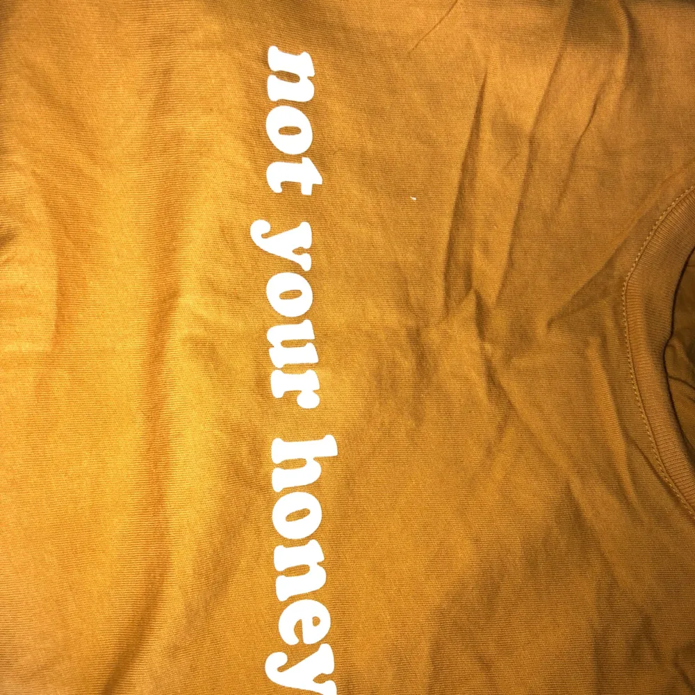 ”Not your honey.” T-shit, storlek S. Nästan aldrig använd, frakt tillkommer :) . T-shirts.
