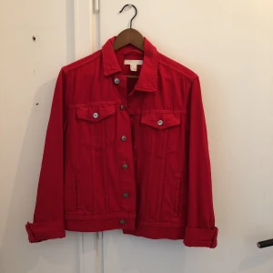  - Angiven storlek är XS men den passar mig bra som brukar ha ~38 i storlek. Använd 1 gång. 