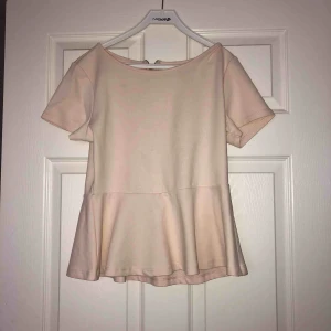  - Fin topp från Vila. Storlek L- men är inte så stor i storlek passar även M.