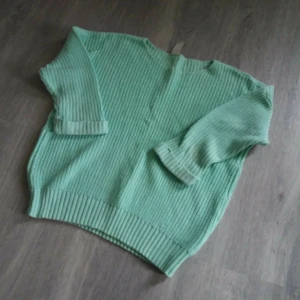  - Stickad mintgrön tröja från VILA med 3/4 ärmar. Aldrig använt! Kan skickas om köparen står för frakt. Betalas med swish🎉