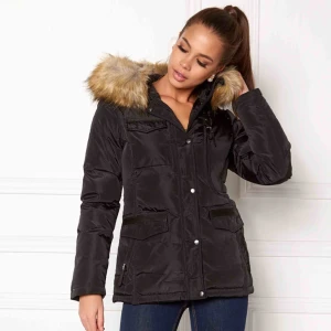  - Jacka köpt på hollies i Stockholm men märket roco baroco. Samma modell som hollies livigno. Storlek 32, inköpt förra vintern så jättefint skick. Den har en stor fluffig avtagbar fuskpäls. 