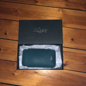  - iPhone 6-7 fodral. Oanvänt, ask medföljer. Finns innanför tullarna. 