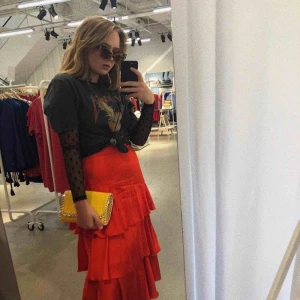  - Aaaaasss ball kjol från Gina tricot, säljer då den inte kommer till användning där av är den som ny 💃🏼 frakt tillkommer, pris kan diskuteras. 