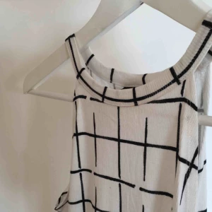  - Bekvämt linne från Gina Tricot. Sparsamt använt. Köparen står för frakt :)